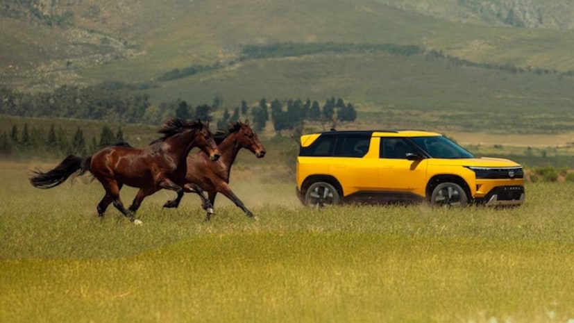 ६-स्पीड मॅन्युअल, टॉर्क कन्व्हर्टर आणि ७-स्पीड ड्युअल-क्लच (DCT) असे ट्रान्समिशनचे पर्याय उपलब्ध असतील. टाटा मोटर्सच्या २०२५ मधील सर्वाधिक बहुप्रतिक्षित मॉडेल्सपैकी ही एक आहे. २५ नोव्हेंबर रोजी या 'लीजेंड'ची किंमत जाहीर होईल आणि ती ११ लाख ते २० लाख रुपयादरम्यान असण्याची शक्यता आहे. जुना बाज आणि नवी टेक्नॉलॉजी घेऊन आलेली ही सिएरा, बाजारात एक मोठे सिंहासन पटकावण्यासाठी सज्ज झाली आहे.