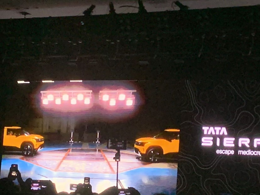 दोन्ही गाड्यांचा वेग हा ५० ते ६० किमी इतका होता, आणि समोरासमोर दोन्ही गाड्यांची धडक झाली. जेव्हा या दोन्ही गाड्यांची समोरासमोर धडक झाली, तेव्हा कारमध्ये प्रवाशांना किती इजा झाली, याची पाहणी केली. तेव्हा कारची फ्रेम, आतील प्रवाशांची सुरक्षा या निकषावर सगळेच सुरक्षित होते. 