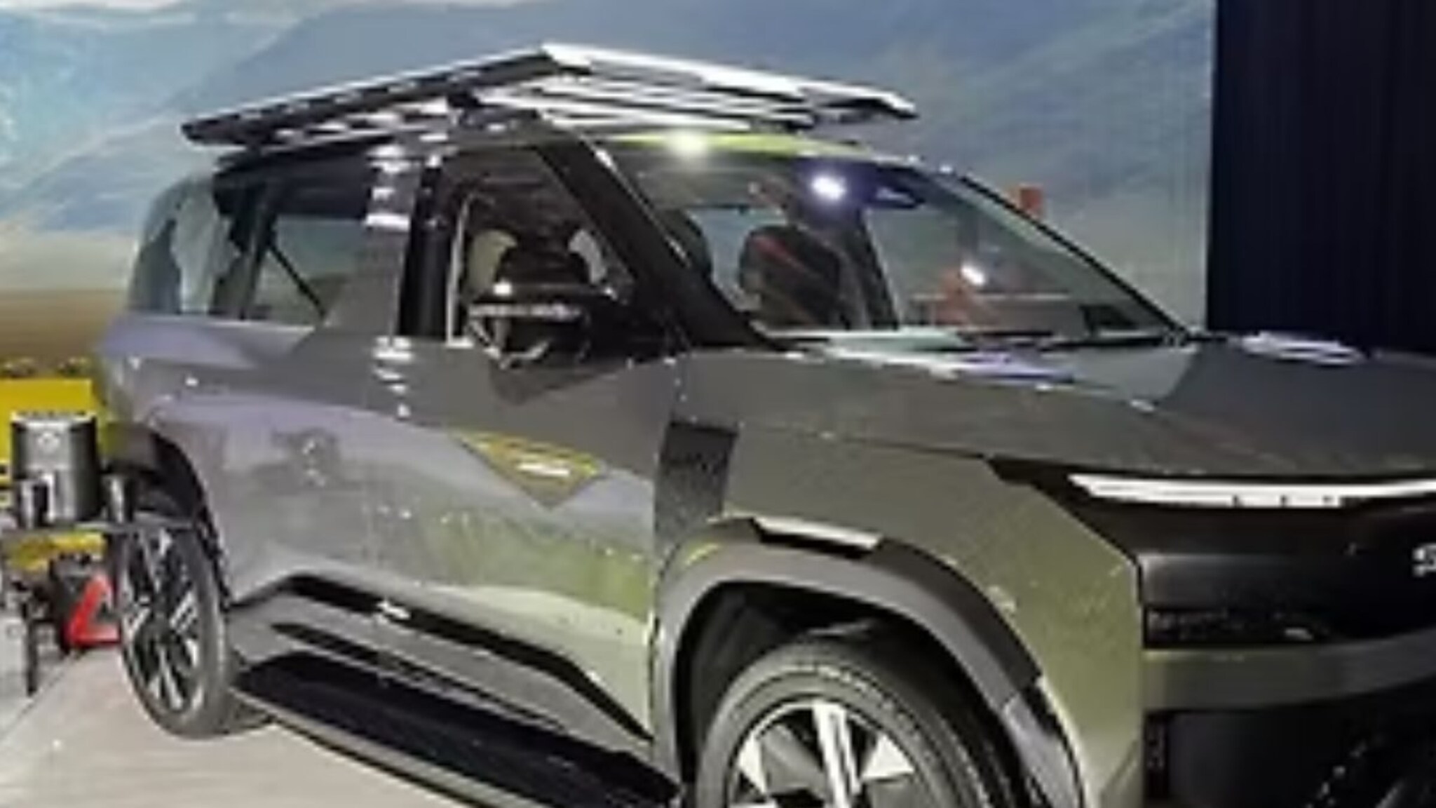 Tata ने आली मिनी 'Defender', धाकड फिचर्स आणि किंमत सगळ्यात कमी, खास PHOTOS