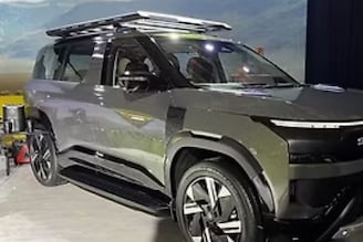 Tata ने आली मिनी 'Defender', धाकड फिचर्स आणि किंमत सगळ्यात कमी, खास PHOTOS