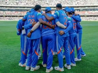 टेस्टमध्ये सिलेक्शन, पण वनडे सीरिजमधून डच्चू, टीम इंडियाच्या 5 खेळाडूंचा पत्ता कट! टेस्टमध्ये सिलेक्शन, पण वनडे सीरिजमधून डच्चू, टीम इंडियाच्या 5 खेळाडूंचा पत्ता कट!