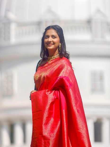 तेजश्रीच्या अत्यंत जवळ असलेली 'ती' म्हणजे ती स्वत: आहे असं तिनं म्हटलं आहे. तेजश्रीच्या फोटोंना सोशल मीडियावर पसंती मिळाली असून चाहत्यांनी कमेन्ट्समध्ये हार्ट इमोजी शेअर केलेत.  