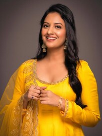 वो मेरे करीब है... नेमकं कोणाबद्दल बोलतेय तेजश्री प्रधान, फोटो व्हायरल