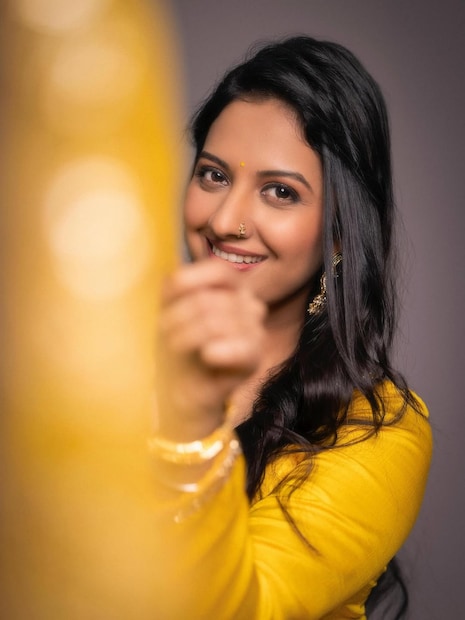 तेजश्री मागील 10 वर्ष टेलिव्हिजनवर प्रमुख नायिका म्हणून काम करतेय. तिची क्रेझ आजही कायम आहे. तिच्या प्रत्येक मालिकेला प्रेक्षक तितकंच प्रेम देतात. 