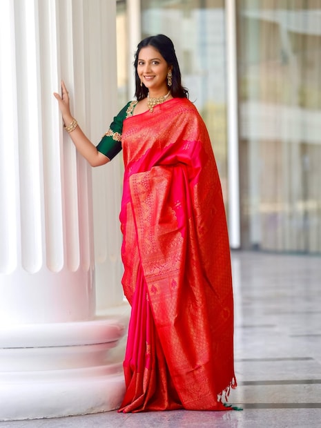 काही दिवसांआधी तेजश्री प्रधान ही मालिका सोडणार अशा चर्चा रंगल्या होत्या. पण या चर्चांवर तेजश्रीनं पोस्ट लिहिलत असं काही नसल्याचं सांगितलं. 