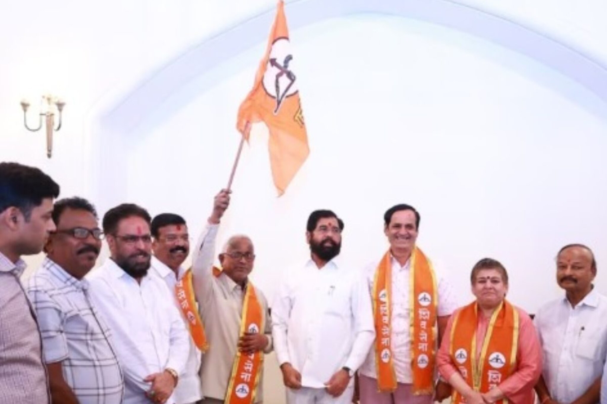 Thane: ठाण्यात भाजपला दे धक्का, भाजपच्या 5 ज्येष्ठ शिलेदारांचा शिवसेनेत प्रवेश!