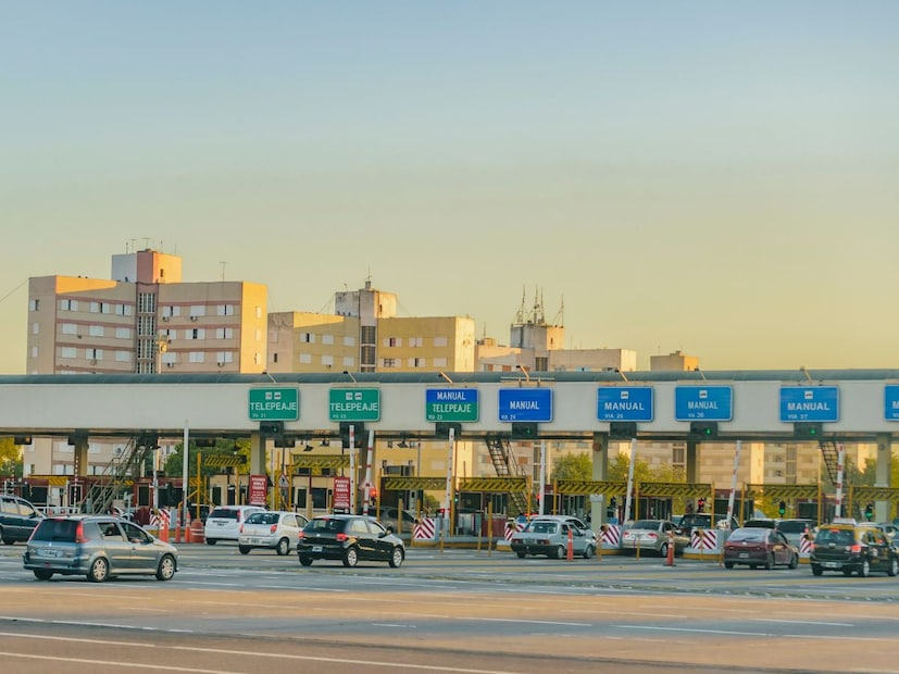 दोनचाकी वाहनांवर टोल आकारण्यासाठी लागणारा मनुष्यबळ, वेळ आणि यंत्रणा यांचा खर्च वसूल होणाऱ्या टोलपेक्षा अधिक असेल. त्यामुळे प्रशासनिक दृष्टिकोनातूनही ही प्रक्रिया अव्यवहार्य आणि तोट्याची ठरते.