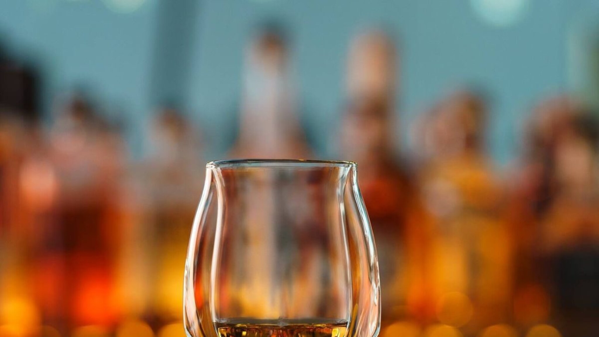 Alcohol in Winter : थंडीत कोणती दारू प्यावी? रम, व्हिस्की का स्कॉच कोणता पर्याय बेस्ट, आजही अनेकांसाठी मोठा प्रश्न