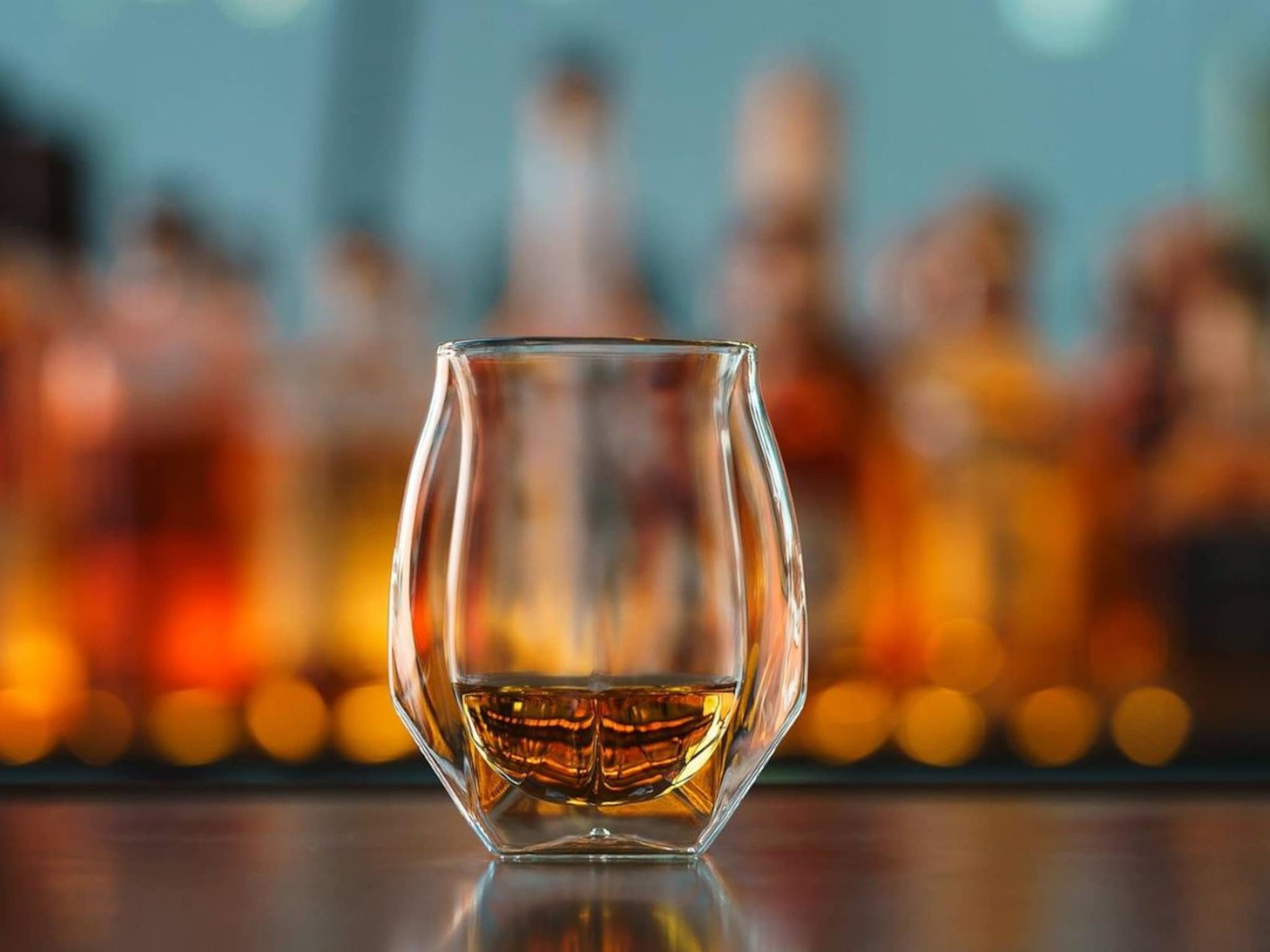 Alcohol in Winter : थंडीत कोणती दारू प्यावी? रम, व्हिस्की का स्कॉच कोणता पर्याय बेस्ट, आजही अनेकांसाठी मोठा प्रश्न