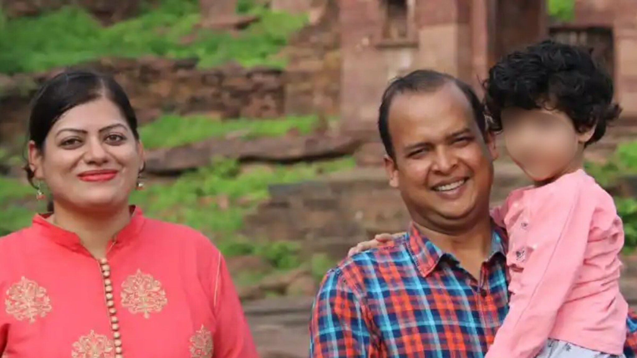 'तुझ्यासह कुटुंबाला संपवेन', महिला IAS अधिकाऱ्याला डांबून मारहाण, प्रशासकीय वर्तुळात खळबळ