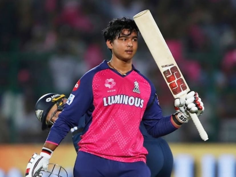 आयपीएलच्या पहिल्याच हंगामात राजस्थान रॉयल्सकडून खेळताना त्याने गुजरात टायटन्सविरुद्ध अवघ्या 35 बॉलमध्ये शतक ठोकले, यामुळे वैभव सूर्यवंशी आणखी चर्चेत आला.