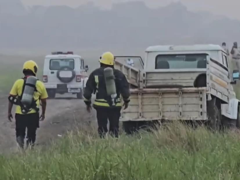 अग्निशमन दलाच्या जवानांनी लिक झालेले सिलेंडर हे घटनास्थळावरून दूर नेऊ निकामी केले आहे.