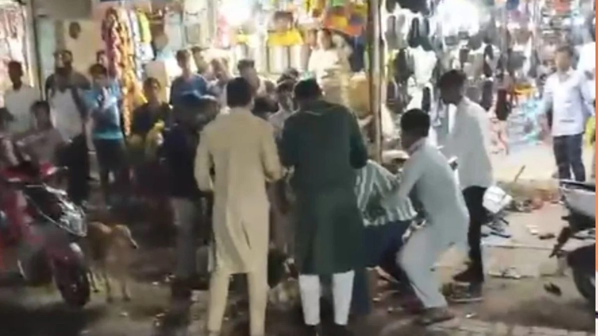 Vasai : वसईत भयंकर राडा, किरकोळ कारणावरून तुफान मारामारी,मारहाणीचा LIVE VIDEO