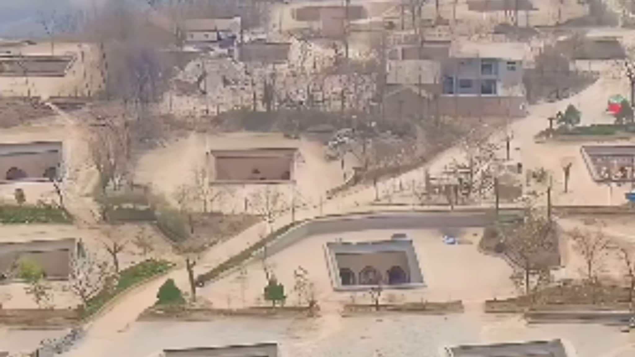 Video : याला फक्त खड्डा समजण्याची चूक करु नका, आत गेलात तर असं काही दिसेल की डोळ्यांवर विश्वास बसणार नाही