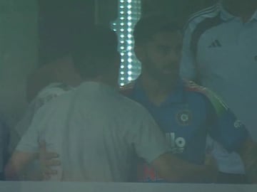 virat kohli gautam gambhir hug each other