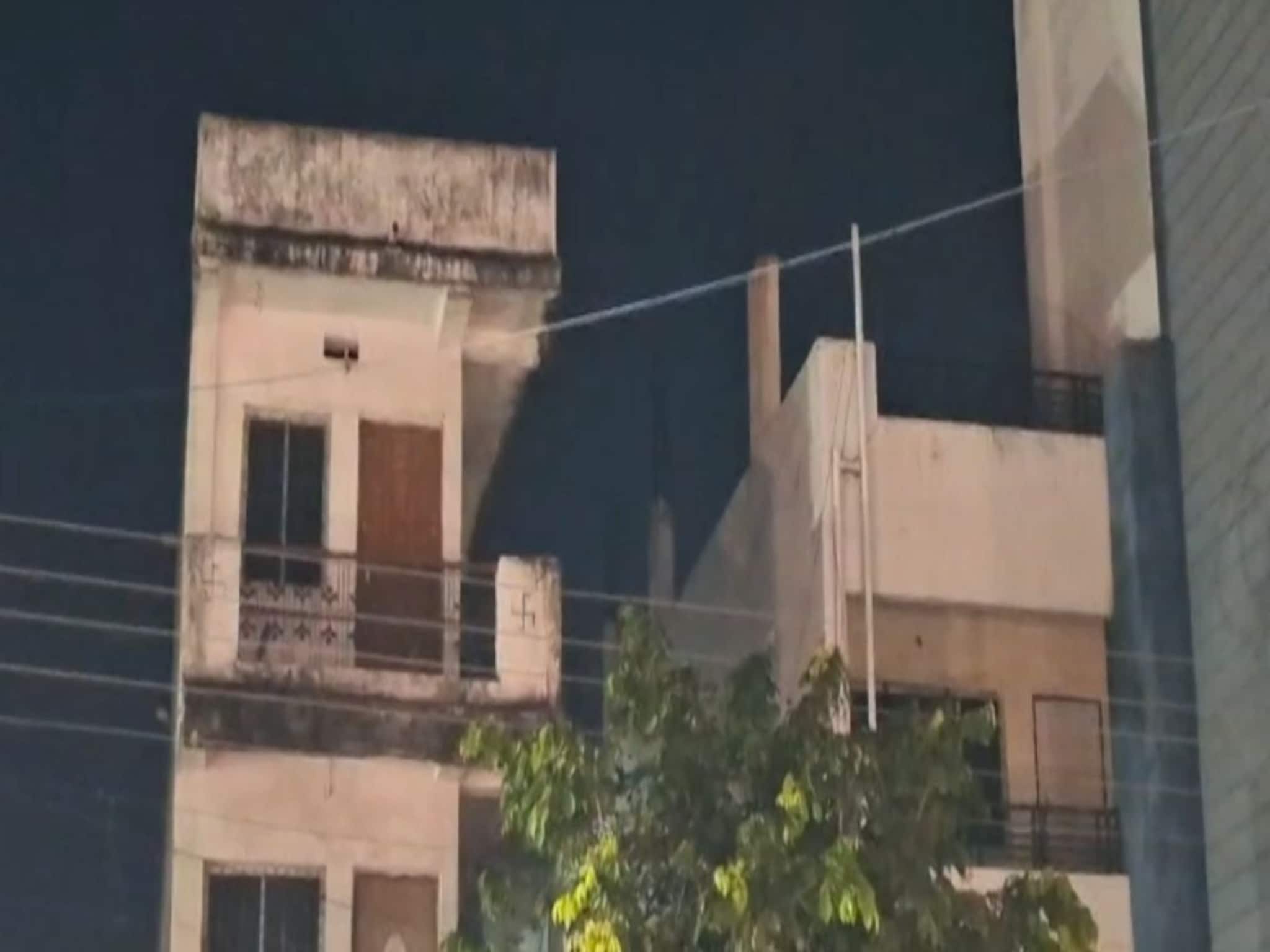 Wardha: रूममध्ये घुसला अन् गळा दाबून तिला संपवलं; मोबाइल घेऊन तरुण पळाला, वर्ध्यातील घटना