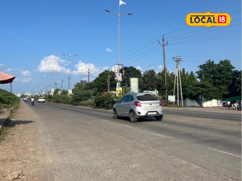 नोव्हेंबर महिन्यातील पावसानंतर राज्यात हवामानात मोठे बदल झाले आहेत. उत्तररेकडील शीत वारे महाराष्ट्रात गारठा वाढवत आहेत. कोकण आणि पश्चिम महाराष्ट्राच्या तुलनेत नाशिक विभाग मराठवाडा आणि विदर्भात तापमानाचा पारा कमलीचा घसरला आहे. रविवारी मराठवाड्यात हवामान कसं असेल? जाणून घेऊ. 