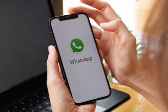 फक्त चॅटिंग नाही, आता व्हॉट्सॲपवरून कमवा पैसे; 99% लोकांना हे माहित नाही