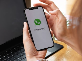 फक्त चॅटिंग नाही, आता व्हॉट्सॲपवरून कमवा पैसे; 99% लोकांना हे माहित नाही