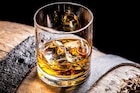 Whiskey : व्हिस्कीचा परफेक्ट पेग कसा बनवायचा? 99% लोक करत असतात 'या' कॉमन चुका