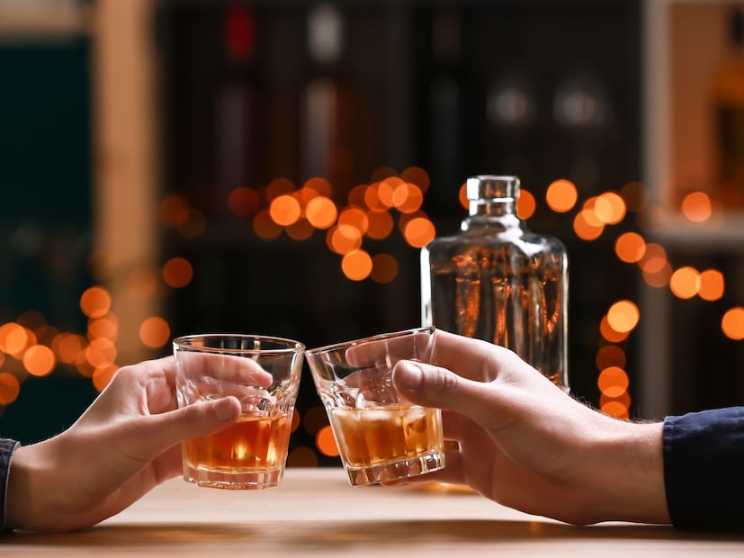 पण ही केवळ एक तात्पुरती संवेदना आहे, जी शरीराच्या आतील गाभ्याच्या तापमानावर (Core Body Temperature) परिणाम करत नाही, उलट ते कमी करते.