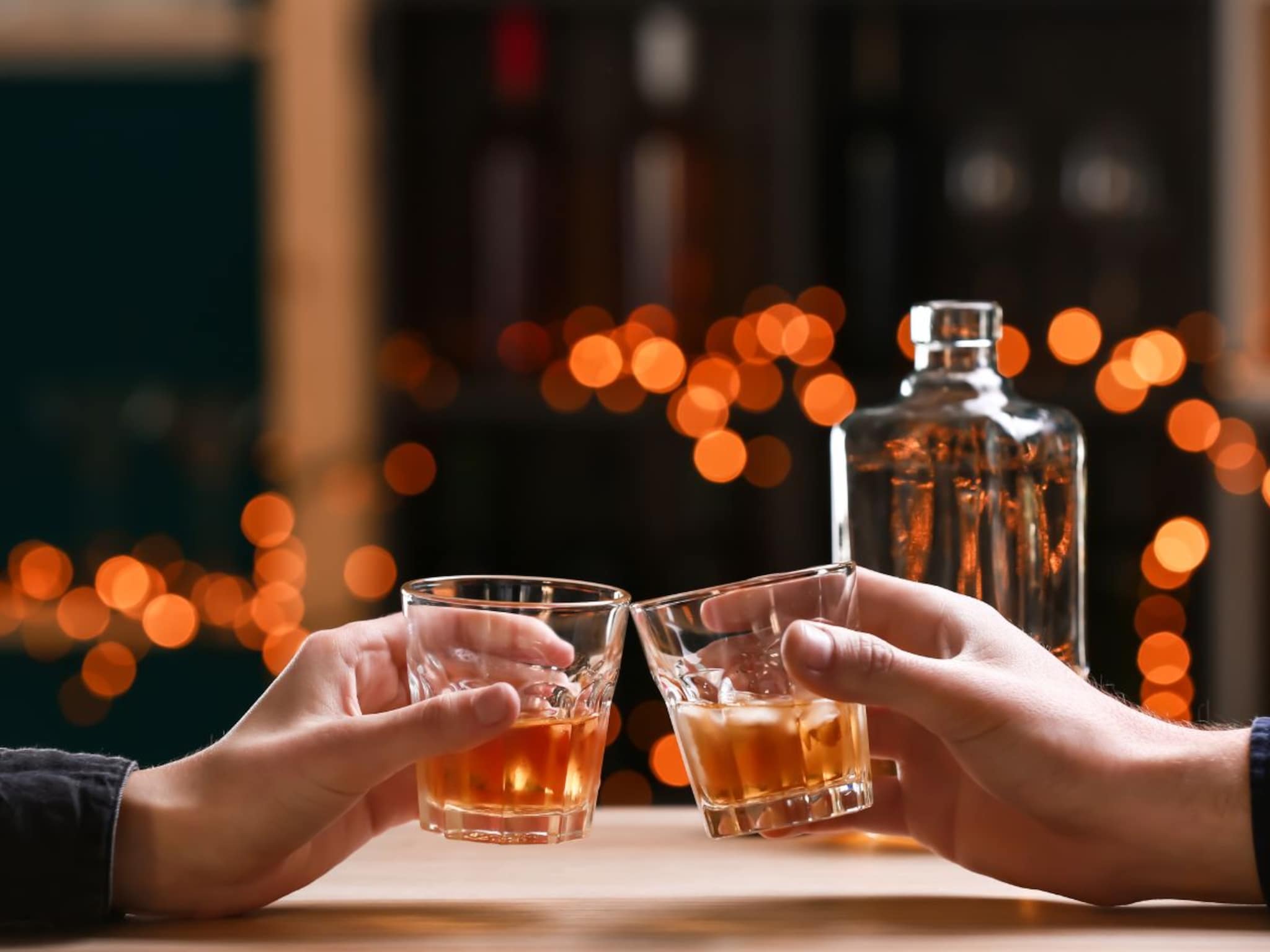 Alcohol Fact : दारू प्यायल्याने थंडी वाजत नाही, हे खरं आहे का? एक्सपर्ट्स काय सांगतात?