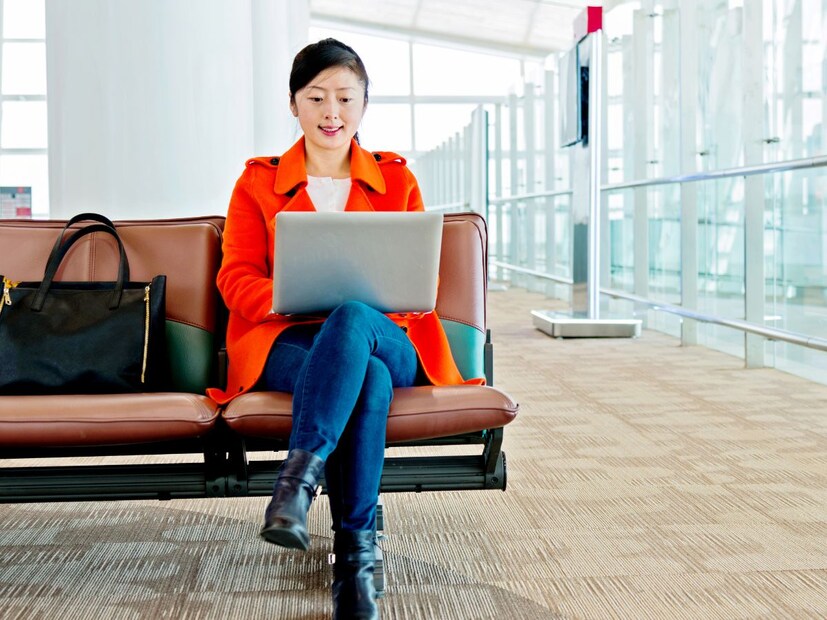 नवी फाइल दिसत नाही, फाइल डिलीट केली दिसत नाही, यूएसबी डिव्हाइस इन्सर्ट केला पण आयकॉन दिसत नाही, डेस्कटॉप आयकॉन्स चुकीच्या ठिकाणी दिसत आहेत, स्क्रिन थोडी फ्रिज झाली आहे, एक्सप्लोरर नीट अप-टू-डेट दिसत नाही. यावेळी रिफ्रेश उपयोगी पडतो. रिफ्रेश करून विंडोजला नीट अपडेट कर असा आदेश मिळतो. सोप्या भाषेत रिफ्रेश म्हणजे स्क्लिनला अरे नीट दाखल, अपडेट हो असं सांगणं.