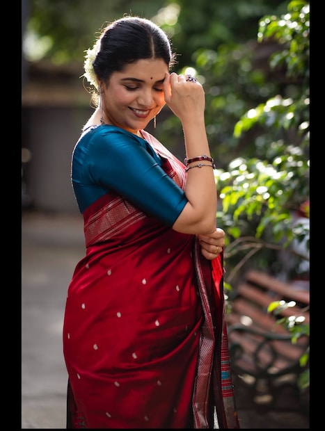 चित्रपटाच्या प्रमोशनसाठी मुक्ता सध्या अनेक मुलाखती देत आहे. अशातच ४६ वर्षीही सिंगल असलेल्या मुक्ताने लग्न, रिलेशनशिप आणि एकटेपणा यांसारख्या खासगी विषयांवर अतिशय रोखठोक मत मांडले आहे.