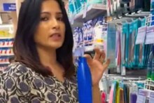 बाटलीवर समोर लिहिलंय 100 टक्के शुद्ध 'नारळ तेल', पण मागे लिहिलं सत्य वाचाल तर थक्क व्हाल, महिलेचा धक्कादायक खुलासा