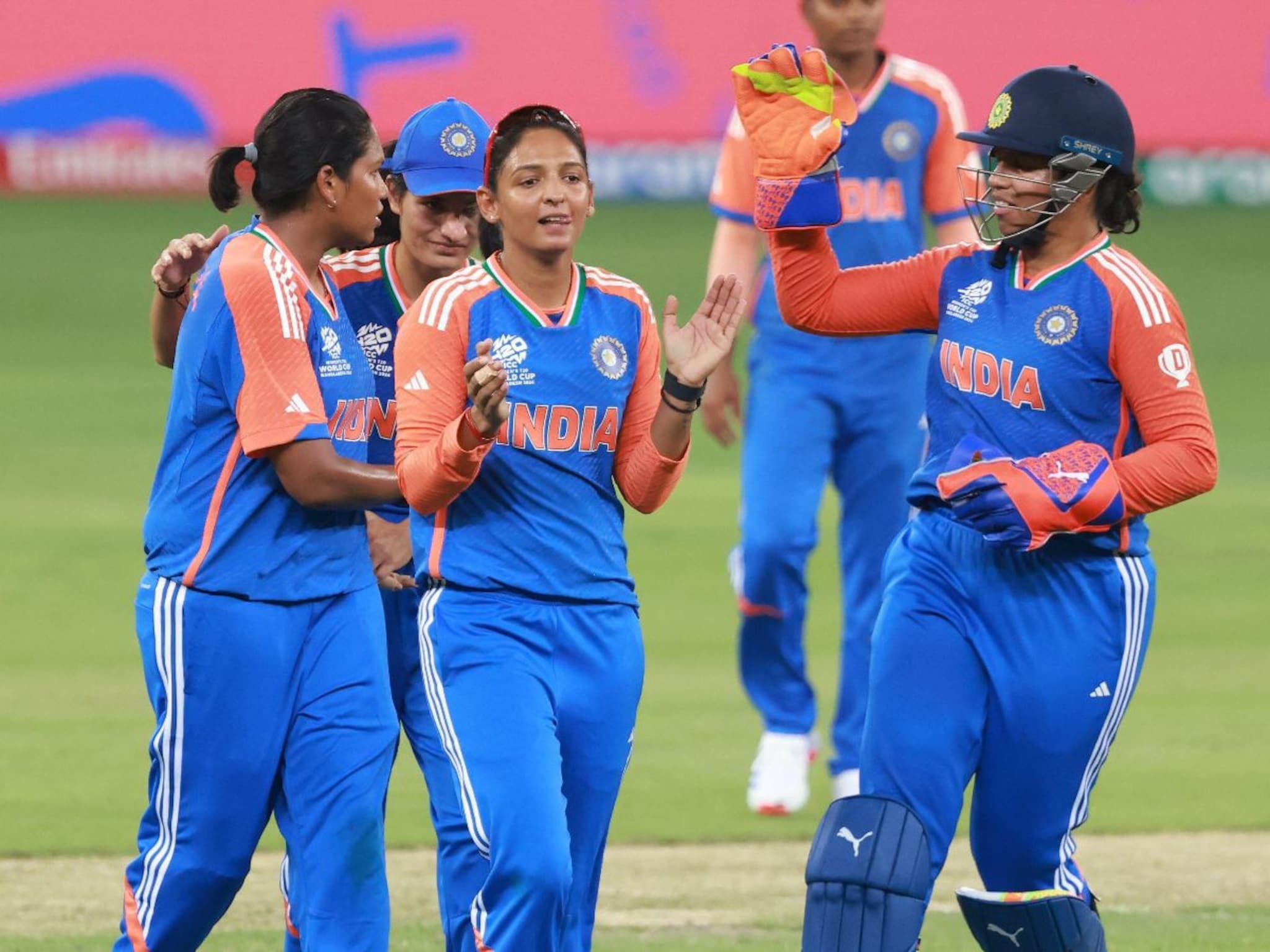 Cricket Rules : महिला अन् पुरुषांसाठी क्रिकेटचे वेगळे नियम, पूर्ण वर्ल्ड कप पाहिला, पण नोटीस केलंत का?