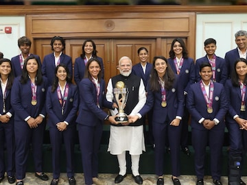 women cricket team meet pm narendra modi women cricket team meet pm narendra modi