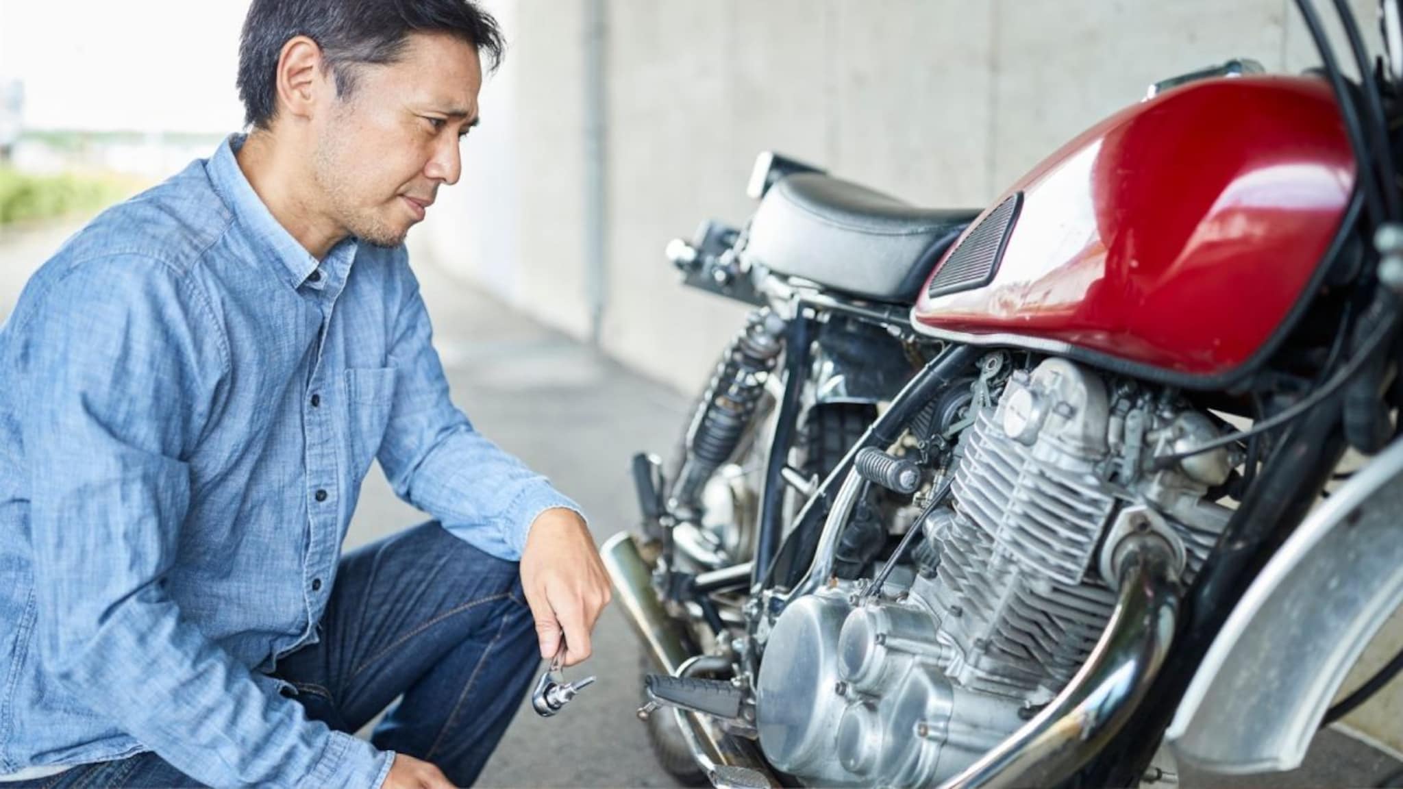 Tips and tricks : थंडीमुळे सकाळी बाईक-कार लवकर स्टार्ट होत नाही? टेन्शन सोडा, 'ही' ट्रिक वाचवेल तुमचा वेळ