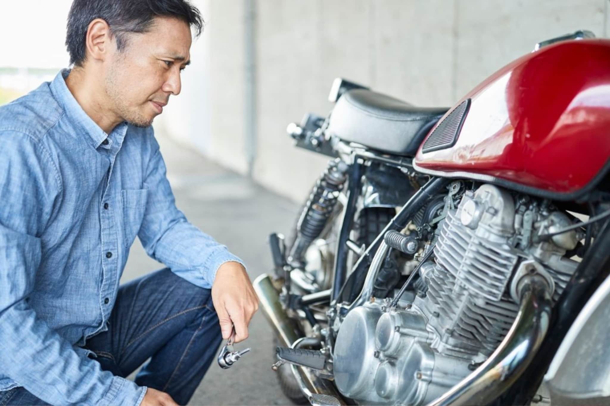 थंडीमुळे सकाळी बाईक-कार लवकर स्टार्ट होत नाही? 'ही' ट्रिक वाचवेल तुमचा वेळ थंडीमुळे सकाळी बाईक-कार लवकर स्टार्ट होत नाही? 'ही' ट्रिक वाचवेल तुमचा वेळ