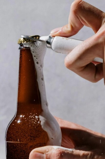 जेव्हा झाकण कमी रिब्ससह ठेवलं गेलं तेव्हा त्याचा सील गळला आणि कार्बन डायऑक्साइड नष्ट झाला. तसंच जेव्हा झाकण जास्त रिब्ससह ठेवलं गेलं तेव्हा झाकण ठिसूळ झालं आणि तुटलं. काही झाकणं सुरुवातीला 24 रिब्ससह बनवली गेली, ती स्वयंचलित मशीनमध्ये अडकत असत आणि उत्पादनात व्यत्यय आणत असत.