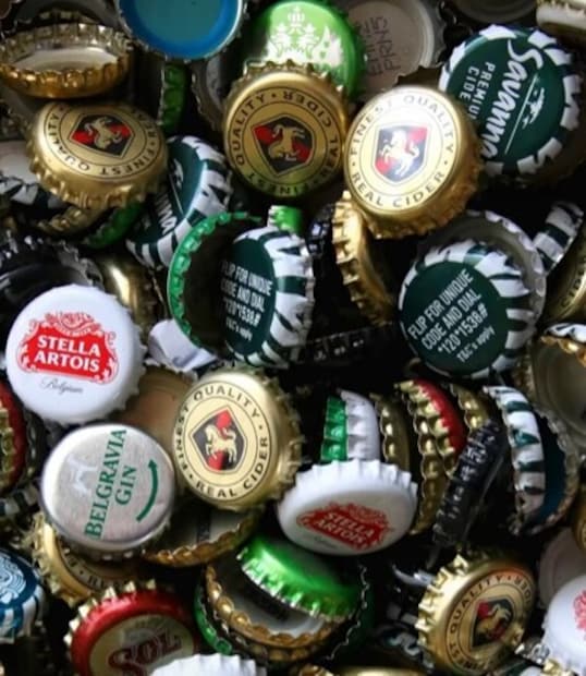 अनेक प्रयत्नांनंतर त्यांना आढळलं की योग्य संतुलन फक्त 21 रिब्सच्या संख्येनेच शक्य आहे. जेव्हा 21 रिब्स असतात तेव्हा झाकणातील कार्बोनेशन दाब सहन करण्यास पुरेसं मजबूत असतं. त्याचवेळी ते बाटली सहजपणे उघडता येण्याइतकं लवचिक असतं.  21 ची ही संख्या यांत्रिक तत्त्वांनुसार बाटलीच्या टोपीवर स्थिर पकड निर्माण करण्यास मदत करते.