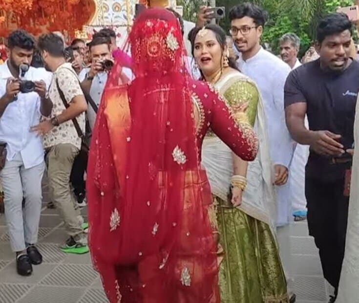 काही वर्षांपूर्वी कार्तिकाच्या लग्नादरम्यान तुलसीचं वजन वाढलं होतं. त्यावेळी तिचे फोटो व्हायरल झाले होते. आता,तुलसीचा एक नवीन फोटो व्हायरल होत आहे.