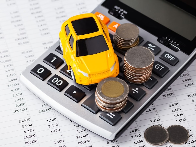 तुम्ही कर्ज घेण्याचा विचार करत असाल तर ही बातमी स्वागतार्ह आहे. रिझर्व्ह बँक ऑफ इंडियाने (आरबीआय) जाहीर केलेल्या 0.25% रेपो रेट कपातीचा परिणाम आता दिसून येत आहे. आरबीआयच्या रेपो रेट कपातीनंतर, अनेक बँकांनी त्यांचे व्याजदर कमी केले आहेत.