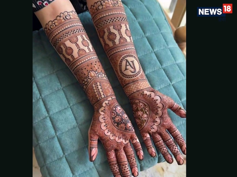 नावाची आद्याक्षरे लपलेले डिझाइन : या ट्रेंडमध्ये वराचे नाव किंवा आद्याक्षरे फुलांच्या, पानांच्या किंवा जाळीच्या नमुन्यांमध्ये सूक्ष्मपणे लपलेली असतात. ही डिझाइन भावनिक आणि रोमँटिक स्पर्श जोडते, ज्यामुळे मेहंदी केवळ डिझाइनपेक्षा जास्त नाही तर एक वैयक्तिक कथा बनते. (All Image Credit: pinterest)