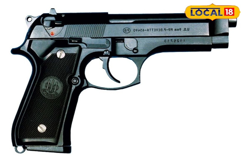 देशांतर्गत प्रवासादरम्यान शास्त्रांना सक्त मनाई आहे. लहान शस्त्रे असोत किंवा दारूगोळा, कडक नियम लागू होतात. तपासणी दरम्यान जर या वस्तू आढळल्या तर प्रवाशाला गंभीर परिस्थितीचा सामना करावा लागू शकतो. म्हणून प्रवास करताना अशा वस्तू कधीही सोबत ठेवू नका.