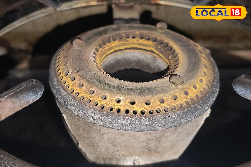 रोज स्वयंपाक केल्यानंतर तुमचे बर्नर कोरड्या कापडाने पुसा आणि आठवड्यातून एकदा या टिप्स वापरून स्वच्छ करा. यामुळे ते जळणार नाहीत किंवा अडकणार नाहीत. या चरणांचे अनुसरण करून तुम्ही जास्त खर्च किंवा प्रयत्न न करता तुमचे गॅस बर्नर सहजपणे स्वच्छ ठेवू शकता. 