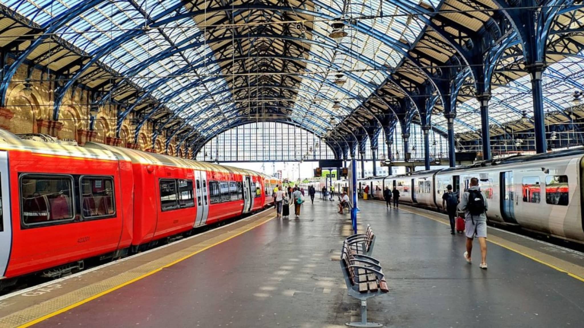 OMG! 200 गेट, 36 प्लॅटफॉर्म, 1270000000 प्रवासी करतात प्रवास; इतकं मोठं रेल्वे स्टेशन, आहे कुठे?