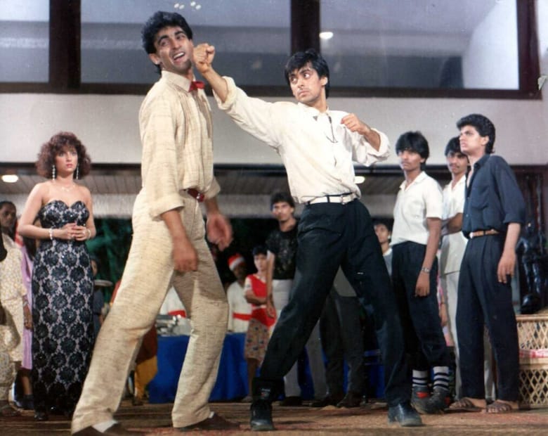 आपले दिवस त्यांना हालाखीत काढावे लागले आणि उदरनिर्वाहासाठी लहान-सहान भूमिका कराव्या लागल्या. हुमा खान त्यांच्या आयुष्यातील सर्वात वाईट परिस्थितीतून जात असताना सलमान खानने त्यांच्या मदतीसाठी हात पुढे केला.