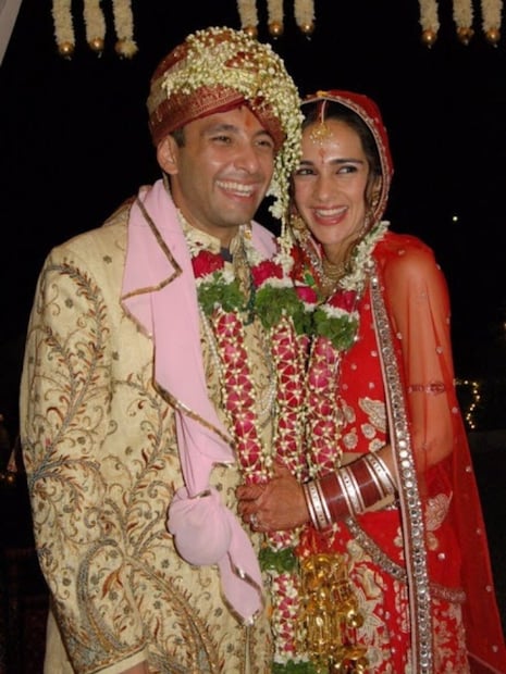 २००७ मध्ये अक्षय खन्नाने करण जोहरला दिलेल्या एका मुलाखतीत, तारासोबतच्या नात्याला खरे रिलेशनशिप असे म्हटले होते. त्याच वर्षी, एका मुलाखतीत अक्षयला विचारण्यात आले की, 