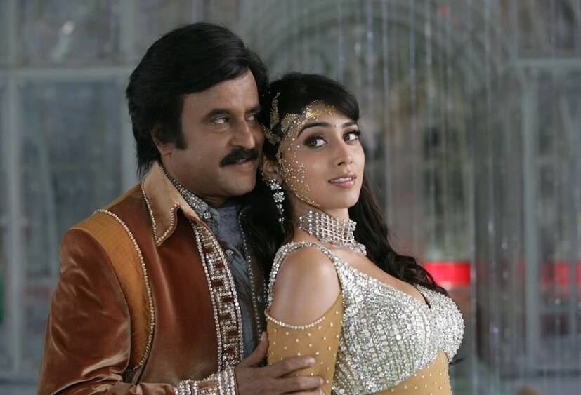 2007 मध्ये प्रदर्शित झालेल्या 'शिवाजी' या चित्रपटात रजनीकांत आणि श्रिया सरन यांची जोडी होती. प्रेक्षकांनी त्यांच्या केमिस्ट्रीचे कौतुक केलं. रजनीकांत यांनी साकारलेल्या डॅशिंग हिरोची भूमिका हिट झाली. दोन्ही स्टार्समध्ये 32 वर्षांचा वयाचा फरक आहे.