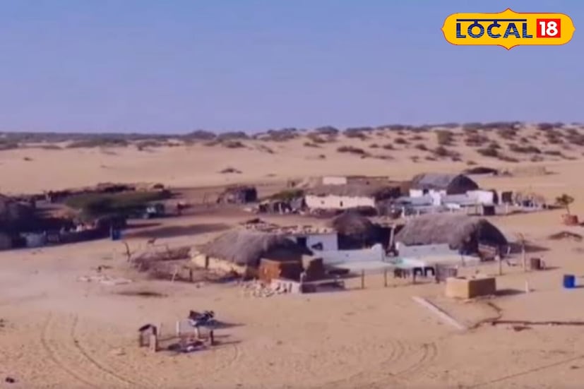 Last Village of Rajasthan: एक असं गाव जिथं फक्त 150 लोकवस्ती आहे. तिथून पाकिस्तान अगदी सहज दिसतं. या गावात वीज किंवा पाणी नाही. इथे पाण्यासाठी वणवण करावी लागते.हे गाव भारतातलंच आहे. ते कुठे आहे आणि तिथे लोक कसं राहतात जाणून घेऊया. Last Village of Rajasthan: एक असं गाव जिथं फक्त 150 लोकवस्ती आहे. तिथून पाकिस्तान अगदी सहज दिसतं. या गावात वीज किंवा पाणी नाही. इथे पाण्यासाठी वणवण करावी लागते.हे गाव भारतातलंच आहे. ते कुठे आहे आणि तिथे लोक कसं राहतात जाणून घेऊया.