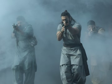 'धुरंधर'चा 'बडे साहब' कोण? सीक्वेलमध्ये कळणार, या दिवशी येतोय Dhurandhar 2 'धुरंधर'चा 'बडे साहब' कोण? सीक्वेलमध्ये कळणार, या दिवशी येतोय Dhurandhar 2