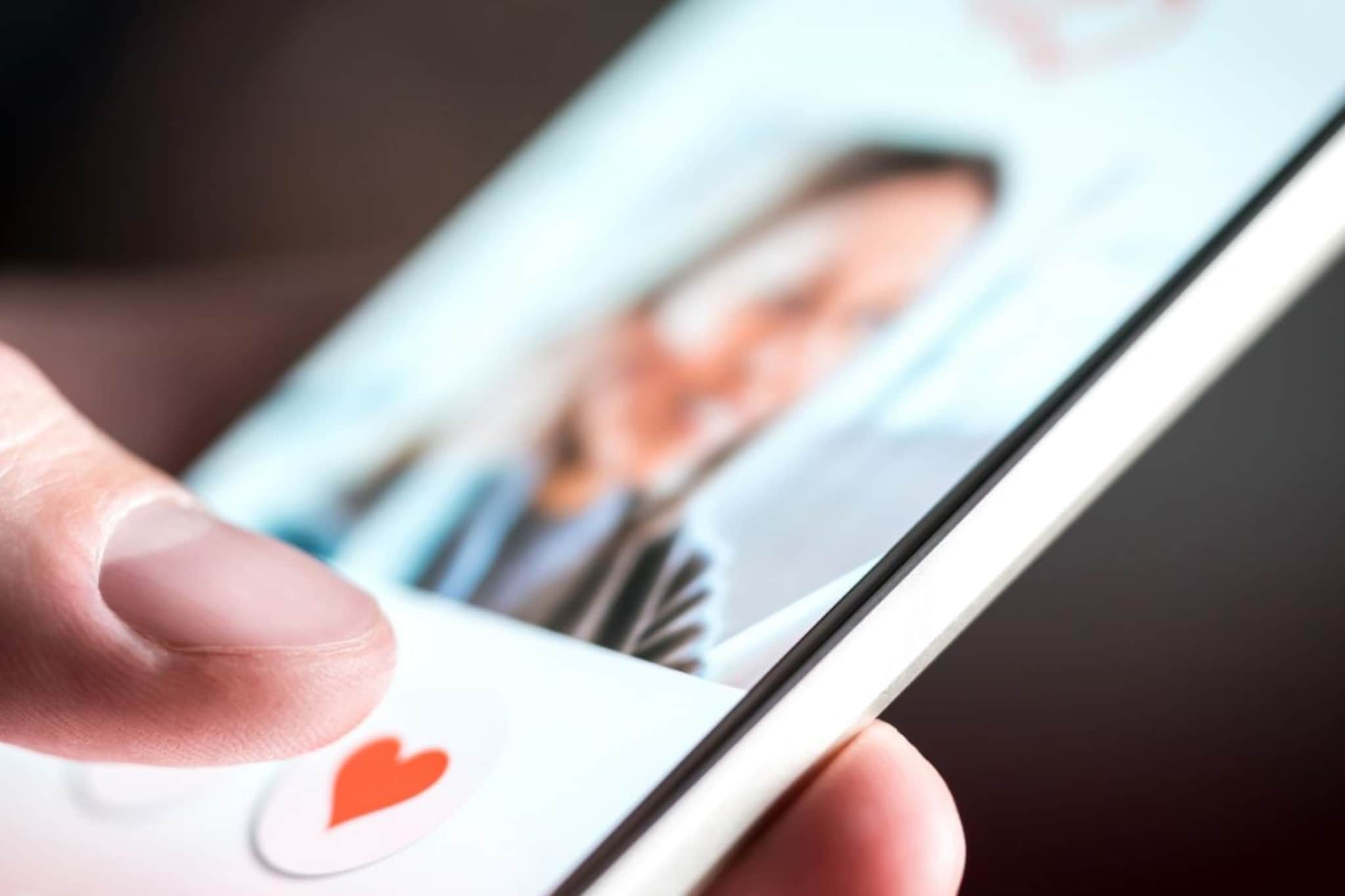 टिंडर-बंबल अ‍ॅपवर मुली मुलांना काय पाहून पसंत करतात? पाहा 5 सीक्रेट टिप्स