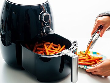 चिकट-तेलकट एअर फ्रायर स्वच्छ करण्याची सोपी पद्धत, काही मिनिटांत होईल क्लीन