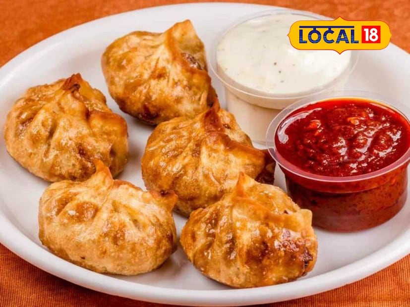  या ठिकाणी तुम्हाला मिळणारे मोमोज फारच दर्जेदार आहेत शिवाय बाहेरून हलके कुरकुरीत आणि आतून मऊ, रसाळ आणि स्वादिष्ट. प्रत्येक मोमो एका खास प्रकारच्या मसाल्यांसह तयार केला जातो, ज्यामुळे प्रत्येक निवडलेला मोमो एक वेगळा अनुभव देतो.