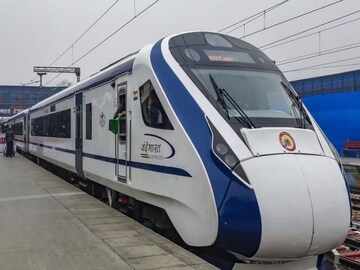वंदे भारत ट्रेन महाग वाटते? तिकीट बुक करताना 'हा' पर्याय निवडा, वाचतील पैसे
